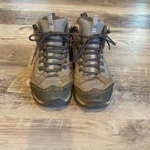 Size 7 Merrill Hiking Boots